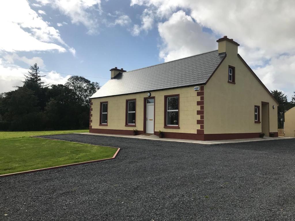 Joes Cottage Droíchead an Chláir Екстериор снимка