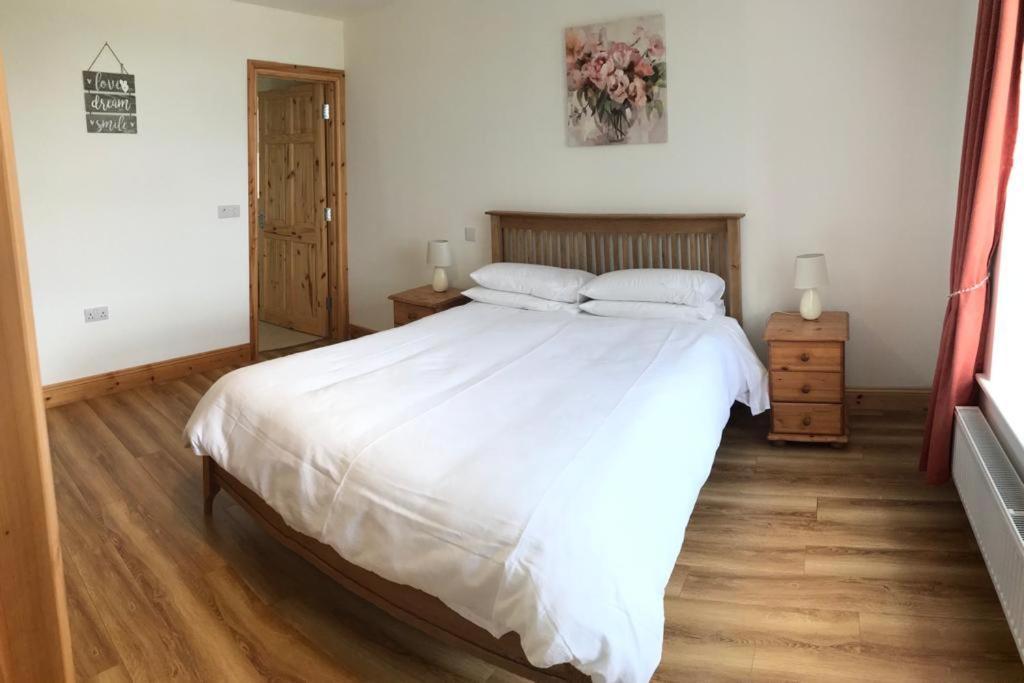 Joes Cottage Droíchead an Chláir Екстериор снимка